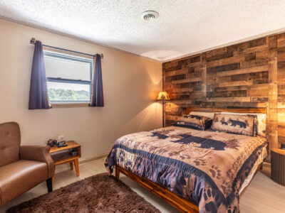 The Bear's Den — Private Room at Mountain Forest Manor (Hiawassee, GA)